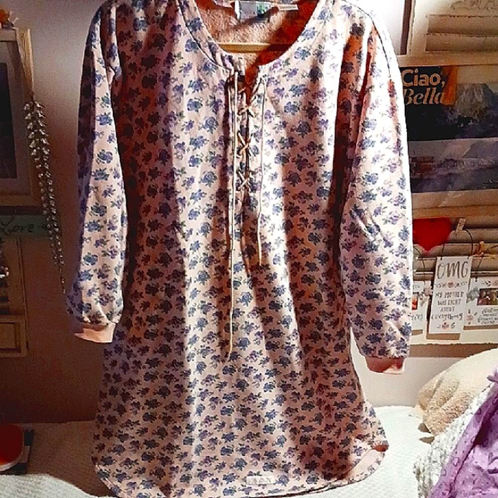 Vintage SASSON Pink Floral Lace-Up Pajama Fleece Lined Nightshirt/Loungwear.